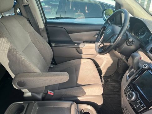 Used 2016 Honda Odyssey SE image 4