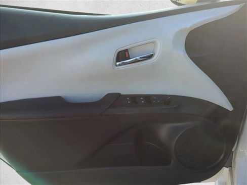 Used 2018 Toyota Prius Two image 10