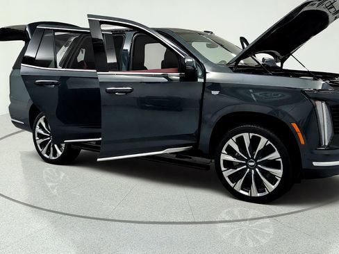 Used 2026 Cadillac Escalade Luxury w/ Touring Package AWD/4WD image 14