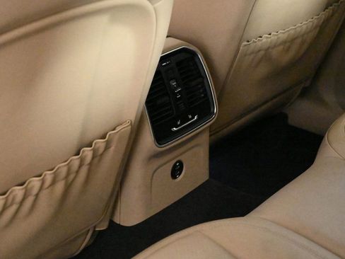 Certified 2024 Porsche Macan image 20