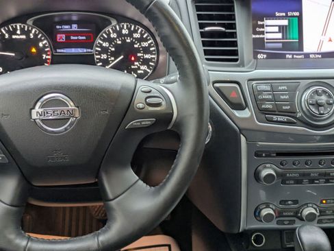 Used 2020 Nissan Pathfinder SL image 21