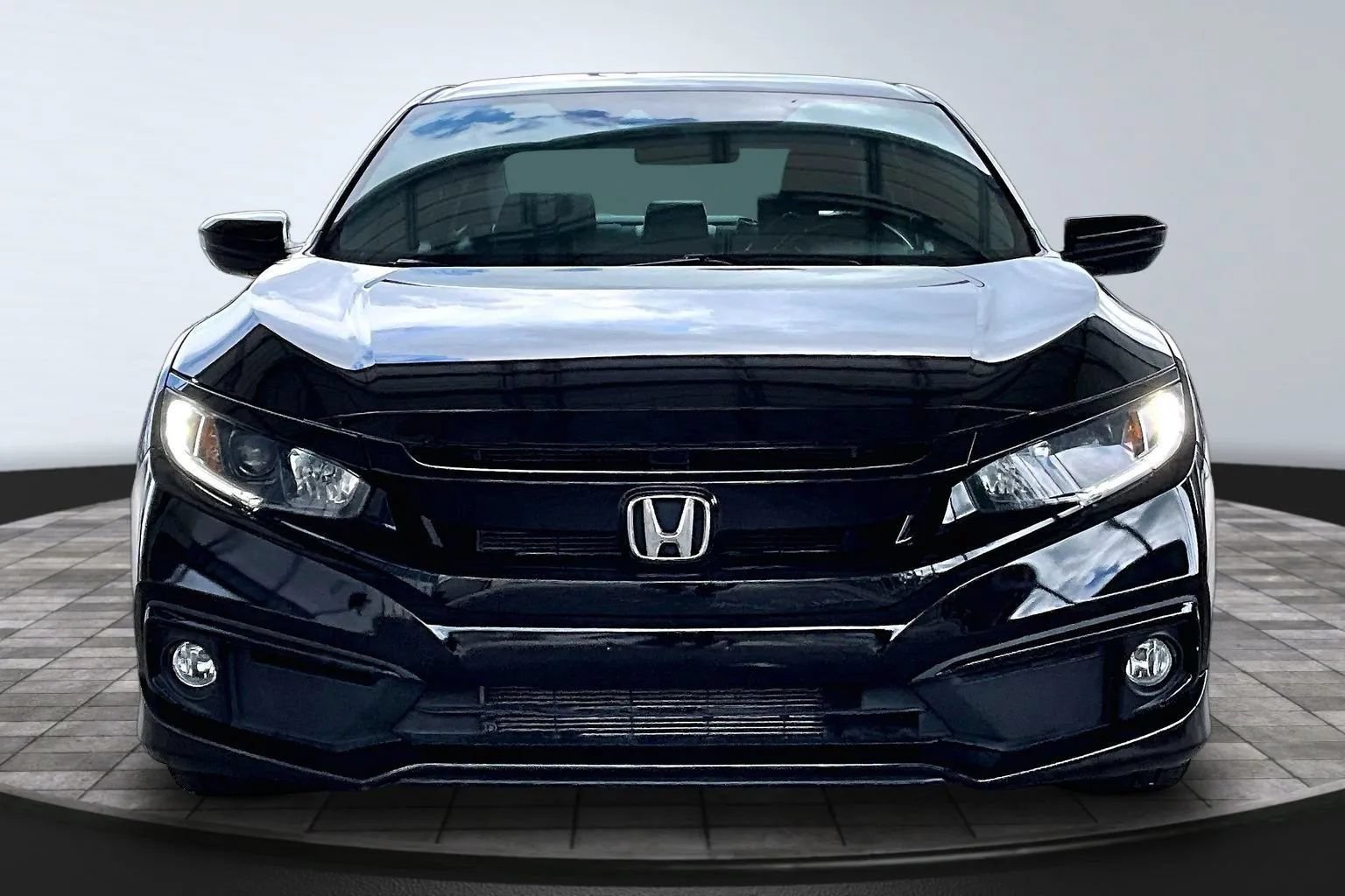 Used 2019 Honda Civic Sport image 2