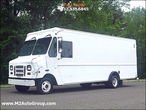 Used 2011 Ford E-350 and Econoline 350 Super Duty image 2