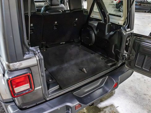 Used 2019 Jeep Wrangler Unlimited Sahara AWD/4WD image 39