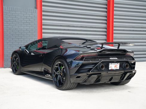 Used 2021 Lamborghini Huracan EVO RWD image 15