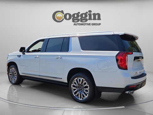 Used 2023 GMC Yukon XL Denali Ultimate w/ LPO, Floor Liner Package AWD/4WD image 3
