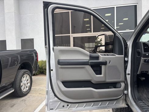 Used 2017 Ford F250 XL w/ STX Appearance Package image 9