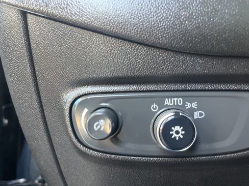 Used 2021 Chevrolet Equinox LS image 20