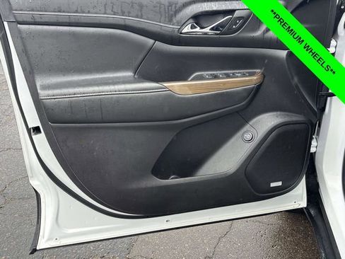 Used 2023 GMC Acadia SLE w/ Infotainment Package AWD/4WD image 10