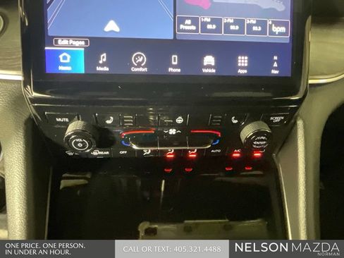 Used 2024 Jeep Grand Cherokee Limited w/ Black Appearance Package AWD/4WD image 35