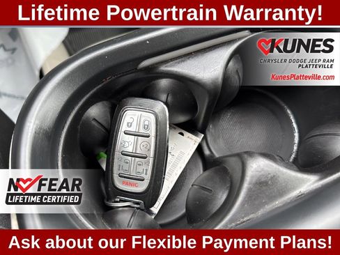 Used 2023 Chrysler Pacifica Touring-L image 25