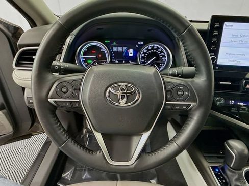 Used 2021 Toyota Camry XLE w/ Cold Weather Package image 11