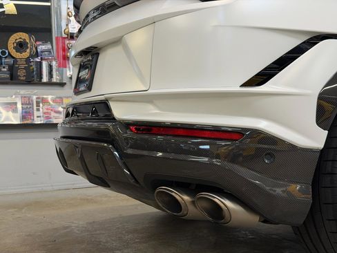 Used 2023 Lamborghini Urus Performante AWD/4WD image 29