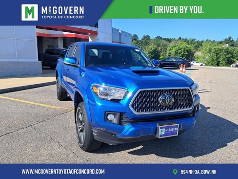 Used 2018 Toyota Tacoma TRD Sport AWD/4WD image 7