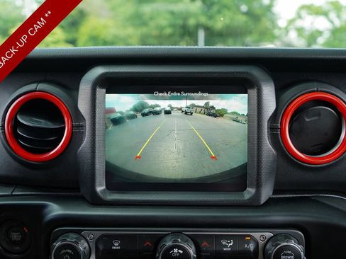 Used 2021 Jeep Wrangler Unlimited Sahara AWD/4WD image 10
