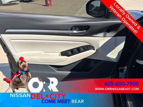 Used 2025 Nissan Altima 2.5 SL FWD image 14