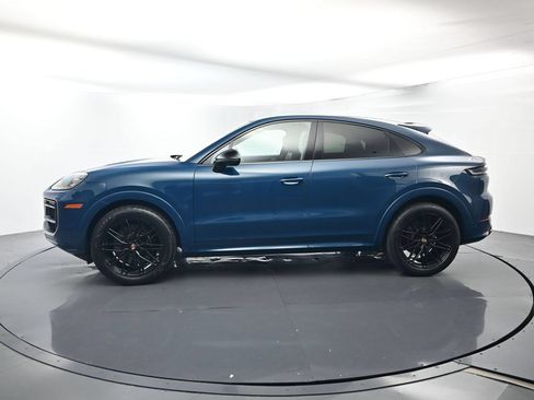 Certified 2025 Porsche Cayenne Coupe AWD/4WD image 2