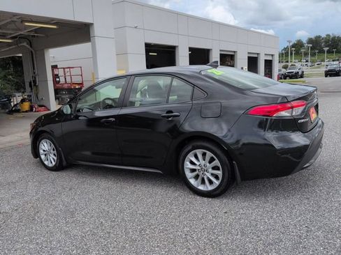 Used 2021 Toyota Corolla LE w/ LE Convenience Package FWD image 6