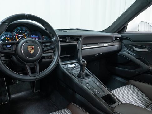 Certified 2016 Porsche 911 R RWD image 24