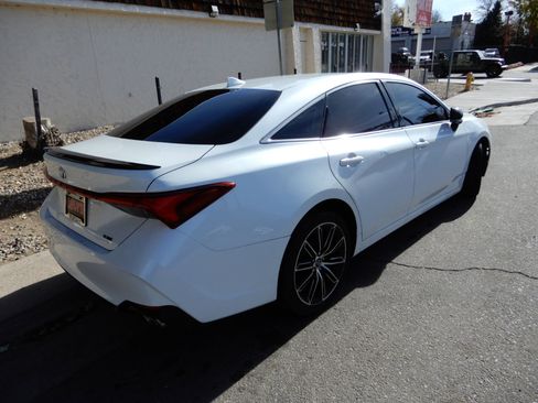 Used 2019 Toyota Avalon XSE image 5