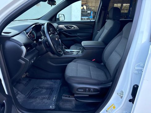 Used 2023 Chevrolet Traverse LT FWD image 9