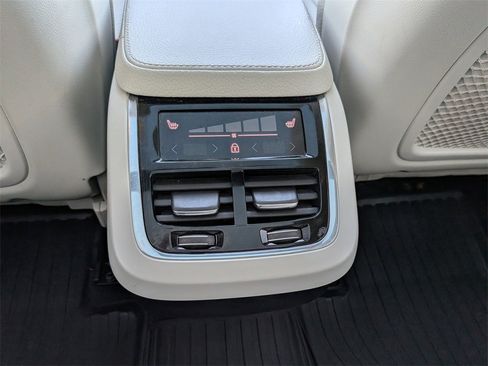 Used 2022 Volvo XC90 T6 Momentum w/ Advanced Package image 25