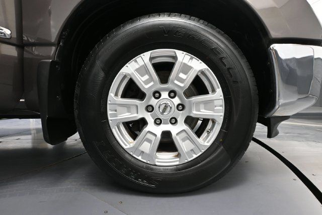 Used 2018 Nissan Titan SV AWD/4WD image 12