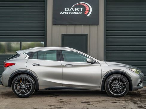 Used 2017 INFINITI QX30 Premium w/ Technology Package FWD image 8
