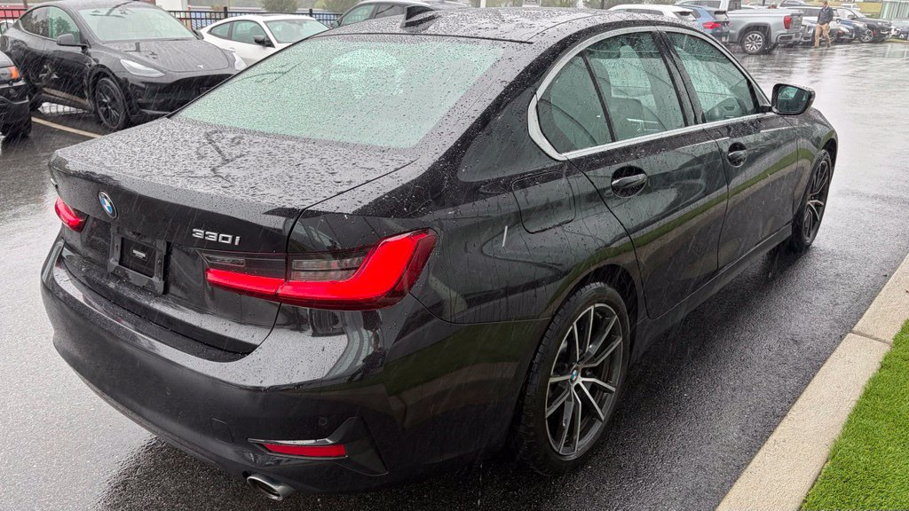Certified 2021 BMW 330i xDrive Sedan w/ Convenience Package AWD/4WD image 4