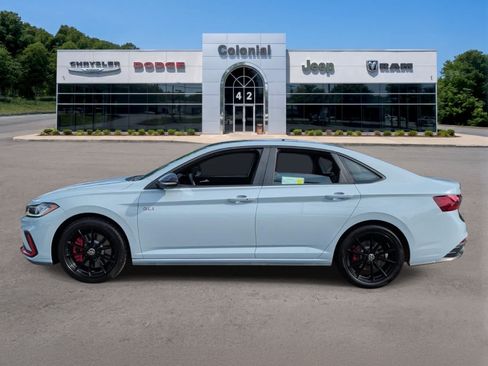 Used 2025 Volkswagen Jetta GLI Autobahn FWD image 3