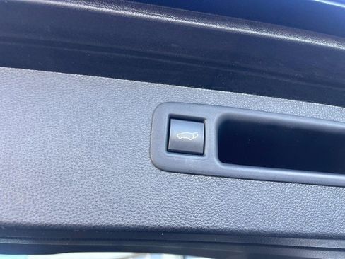 Used 2023 Toyota Highlander XLE image 19