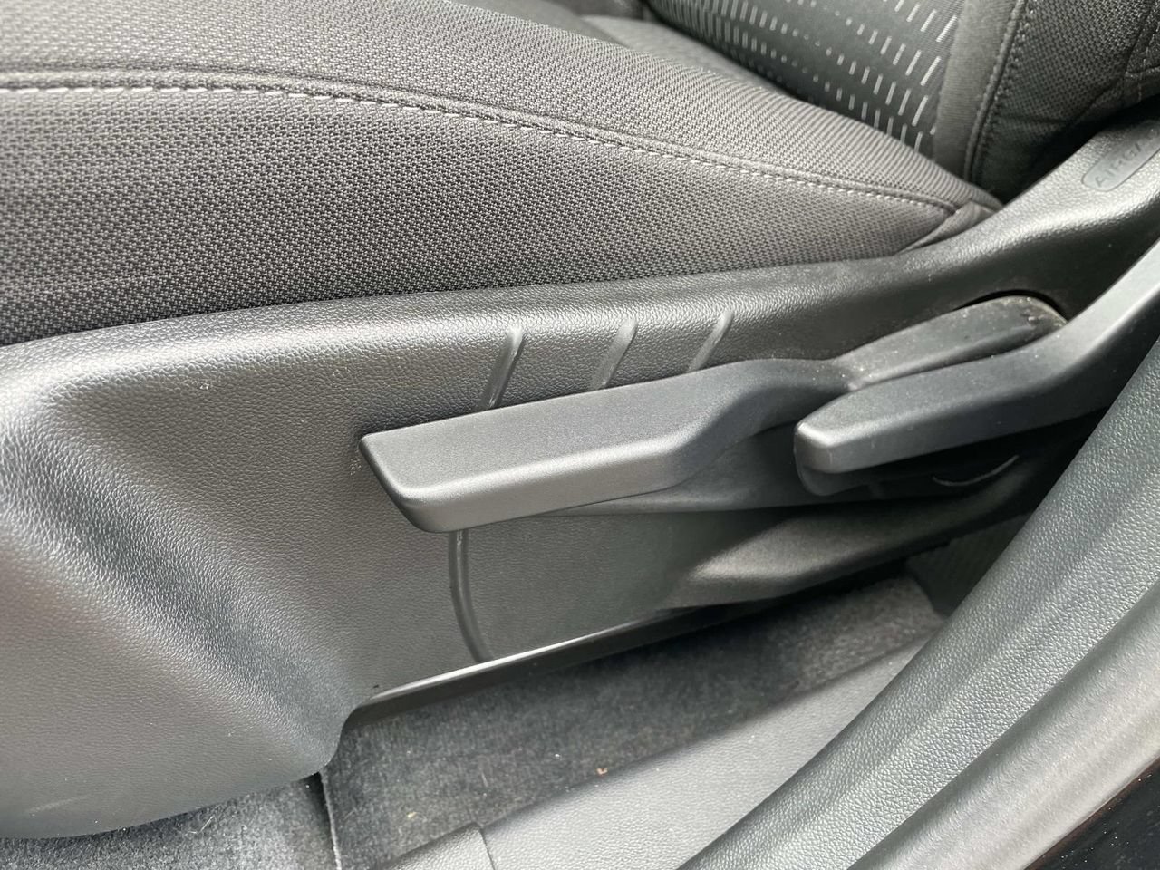 Used 2026 Chevrolet Equinox LT FWD image 16