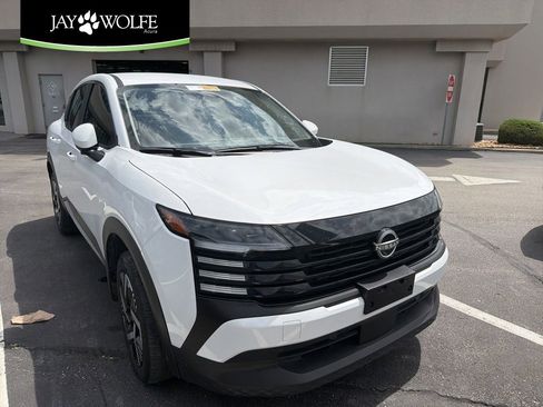 Used 2025 Nissan Kicks SV FWD image 1