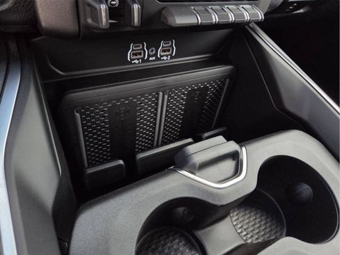 New 2026 RAM 2500 Big Horn AWD/4WD image 10
