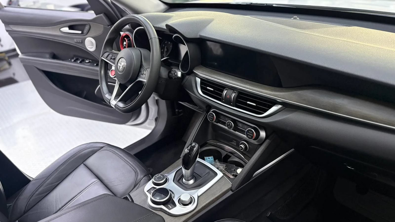 Used 2018 Alfa Romeo Stelvio Ti AWD/4WD image 16