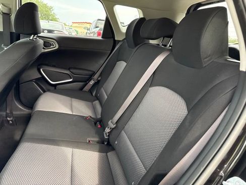 Used 2025 Kia Soul LX w/ LX Technology Package FWD image 21