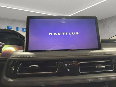 Used 2023 Lincoln Nautilus Reserve w/ Equipment Group 202A image 16