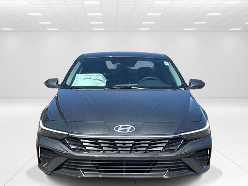 New 2026 Hyundai Elantra SE image 2