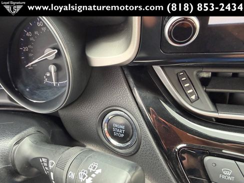 Used 2019 Toyota C-HR XLE FWD image 16