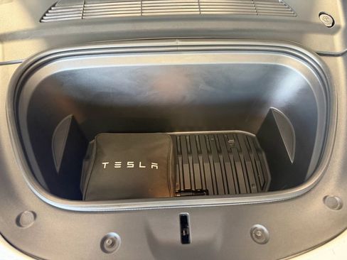Used 2023 Tesla Model Y Long Range AWD/4WD image 24