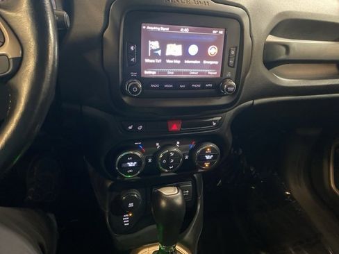 Used 2017 Jeep Renegade Limited image 18