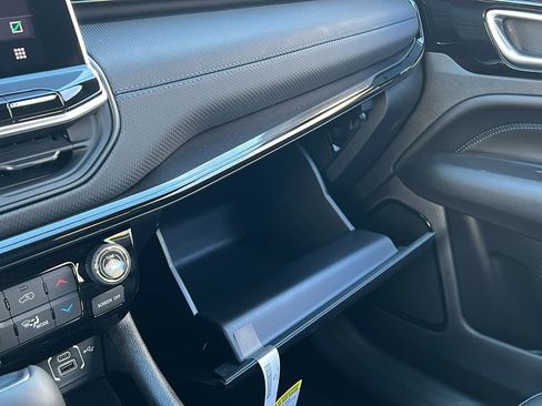 New 2026 Jeep Compass Limited image 25