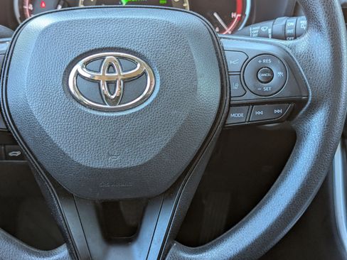 Used 2023 Toyota RAV4 XLE w/ Convenience Package image 22