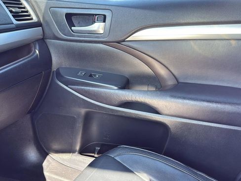 Used 2016 Toyota Highlander XLE image 21