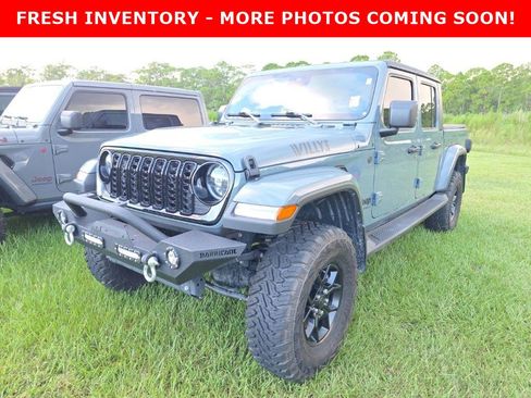 Used 2025 Jeep Gladiator Sport AWD/4WD image 1