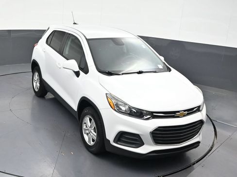 Used 2022 Chevrolet Trax LS w/ Tint and Cruise Package AWD/4WD image 23