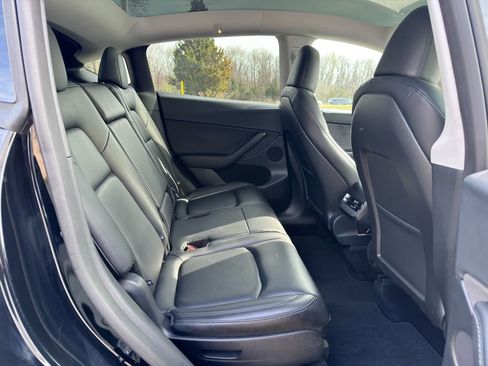 Used 2025 Tesla Model Y Long Range image 27