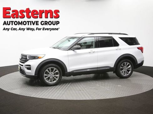 Used 2022 Ford Explorer XLT w/ Equipment Group 202A AWD/4WD image 61