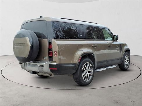Used 2023 Land Rover Defender 130 SE image 5