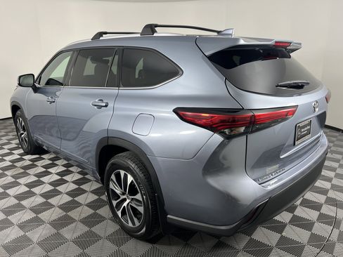 Used 2022 Toyota Highlander XLE image 10